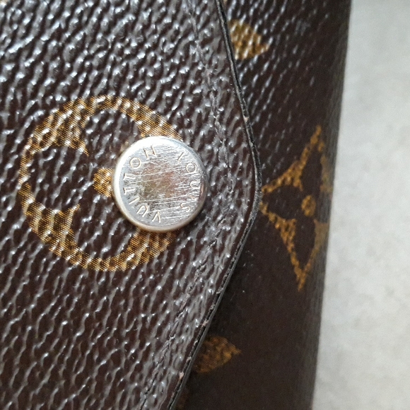 Louis Vuitton Sarah Wallet - Picture 16 of 16